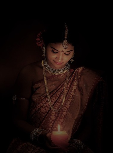 Ravi-Varma-Painting-Lady-With-The-Lamp-3.jpg
